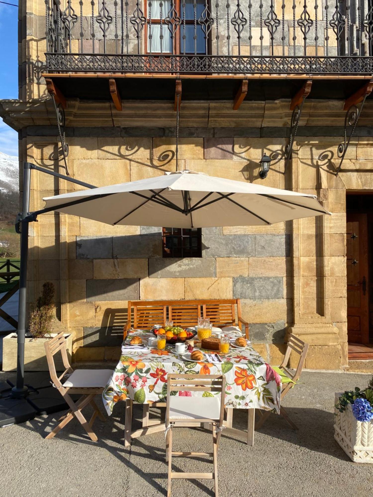 La Casona De Lombrana, En Polaciones Casa de hóspedes Exterior foto