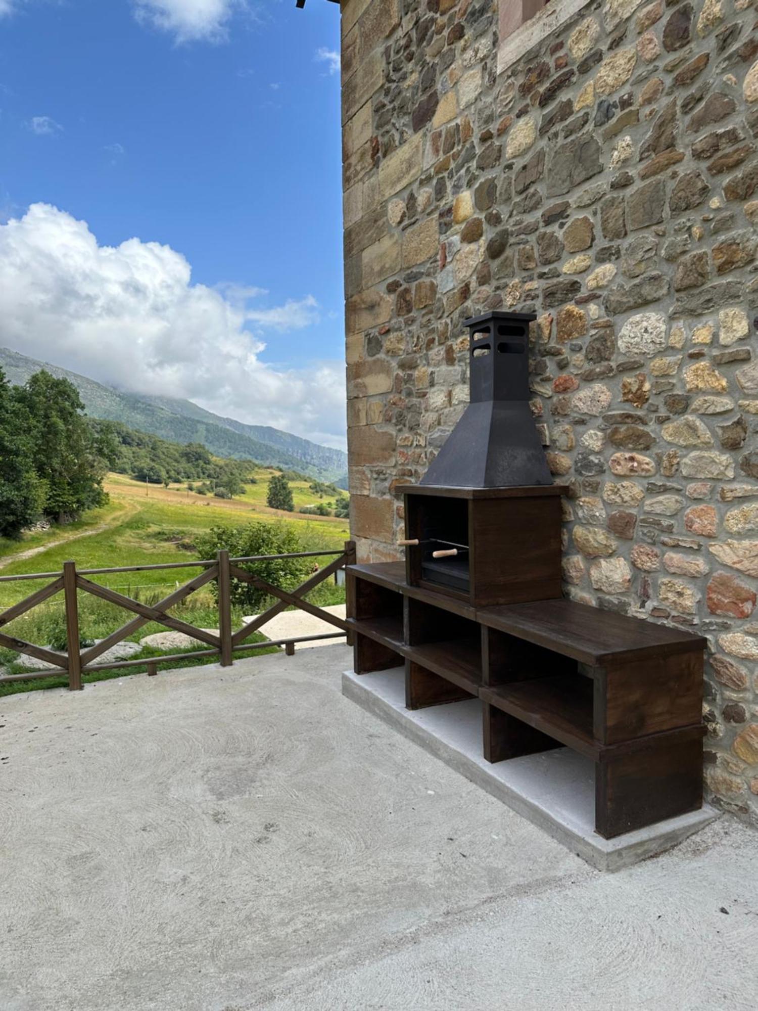 La Casona De Lombrana, En Polaciones Casa de hóspedes Exterior foto